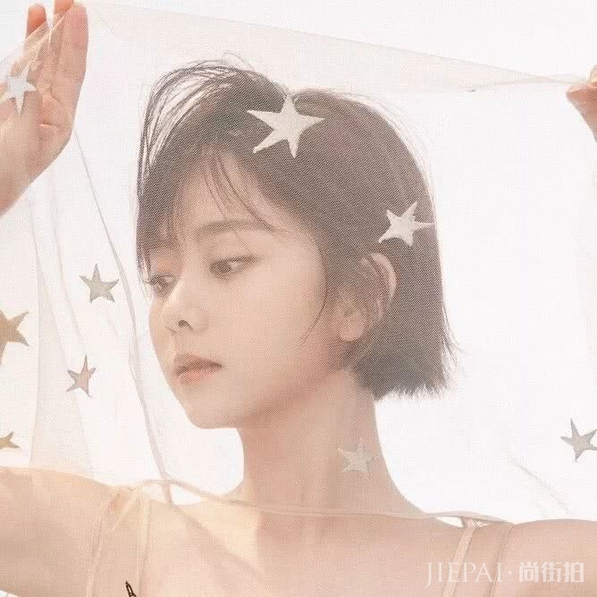 沈月瘦没瘦我不知道，但这款发型真的挺显瘦！