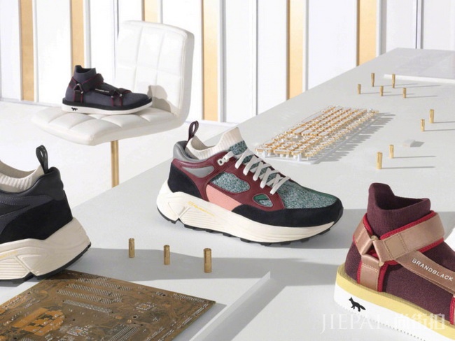 MAISON KITSUNÉ小狐狸品牌×Brandblack合作运动鞋