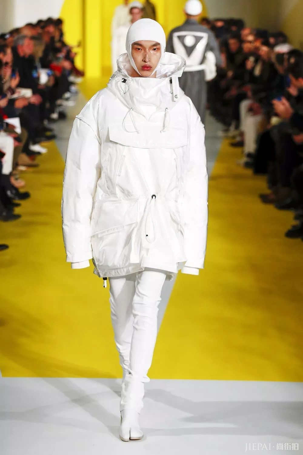 冬天穿好这个色,你就赢了