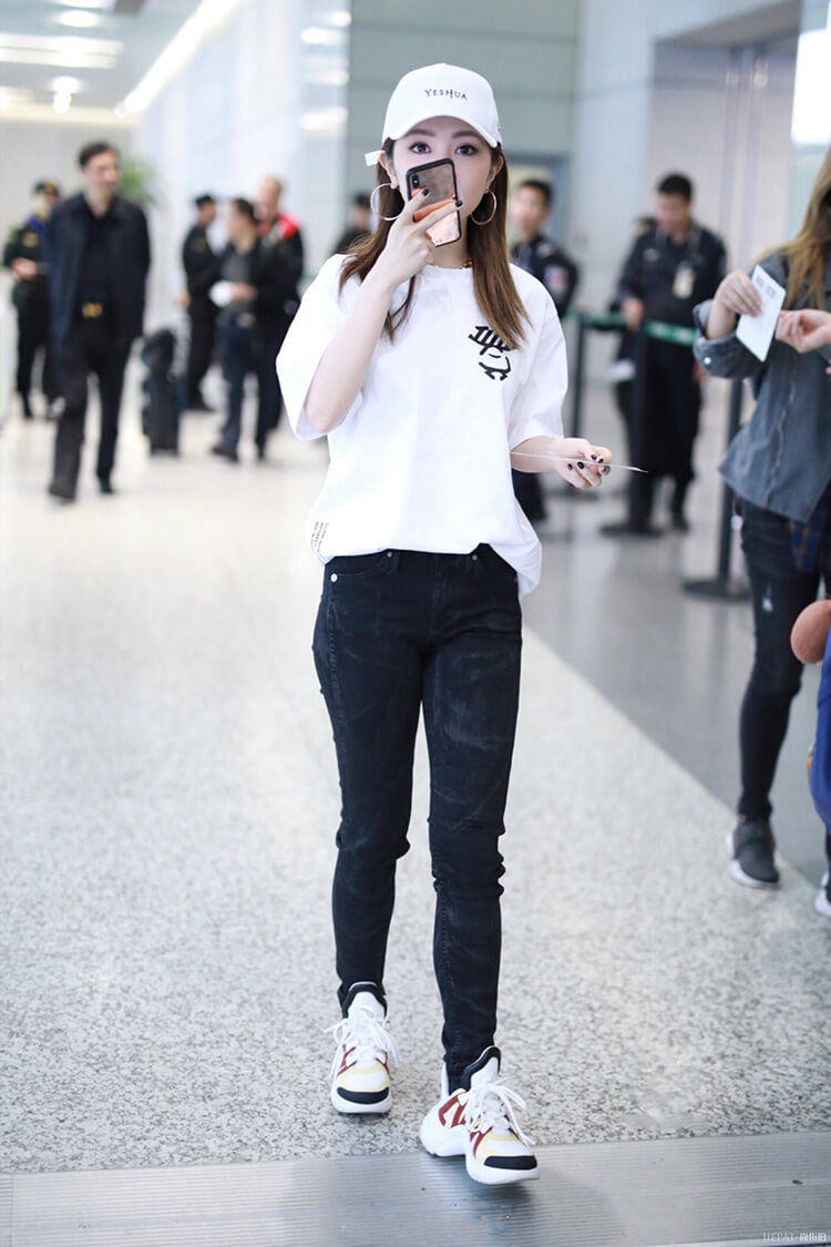 邓紫棋减肥14斤，就算穿紧身裤也不见小粗腿！