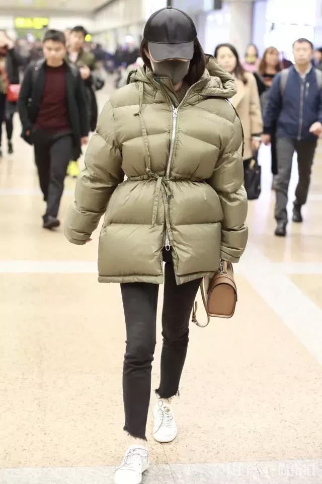 像霍思燕这样穿羽绒服保暖又显瘦10斤