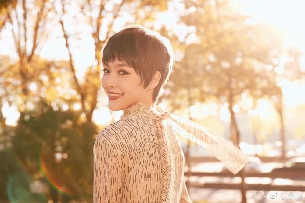 厚刘海也能有空气感？唐嫣赖美云教你发型也保暖