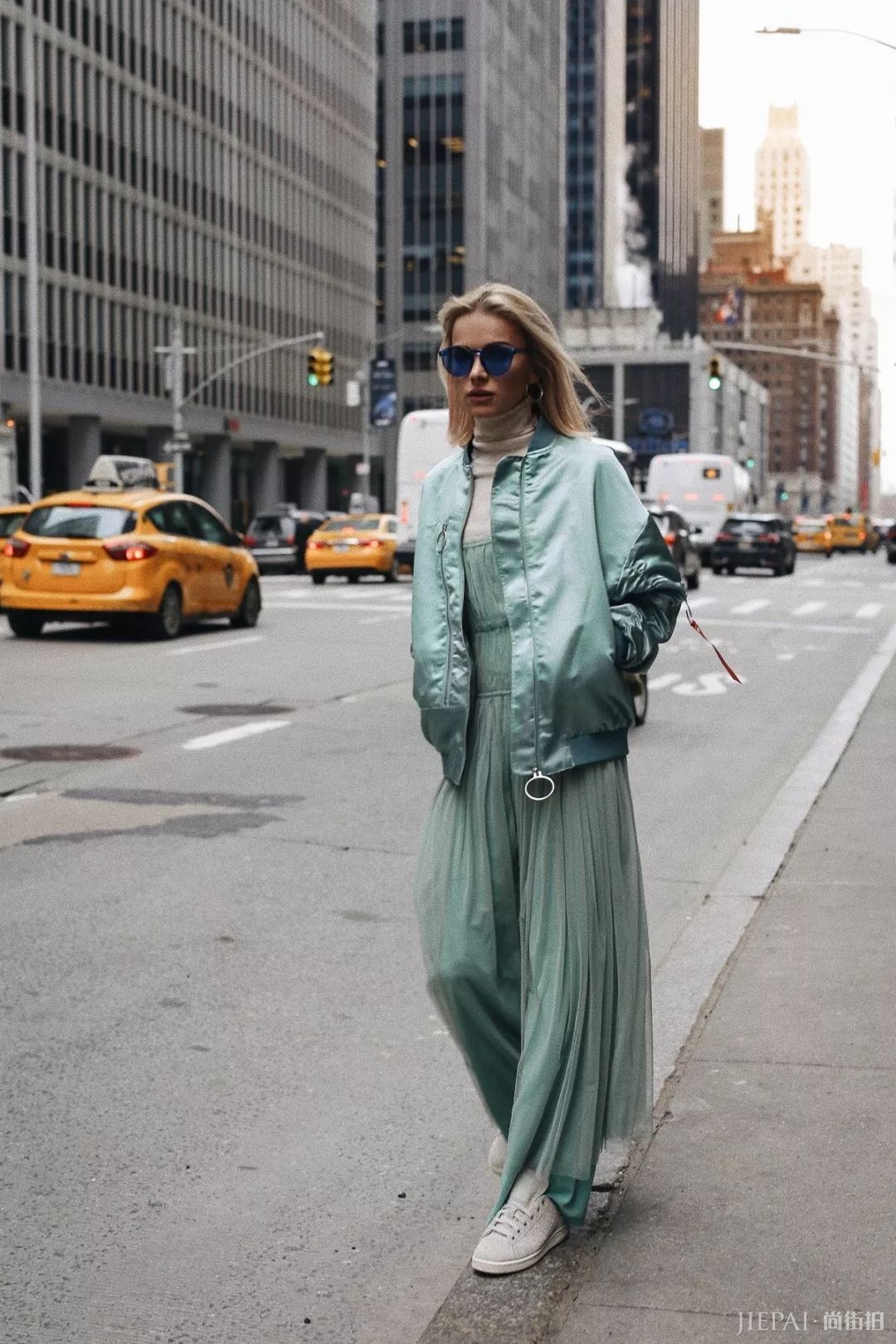 穿腻了长大衣,这 4 款短外套最值得 get!