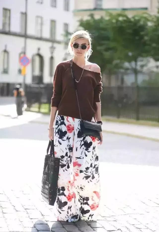 针织衫+半裙，才是秋天最显气质的搭配！