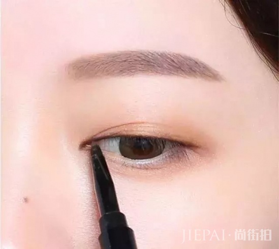 8个化妆小技巧 让你路人脸变女神
