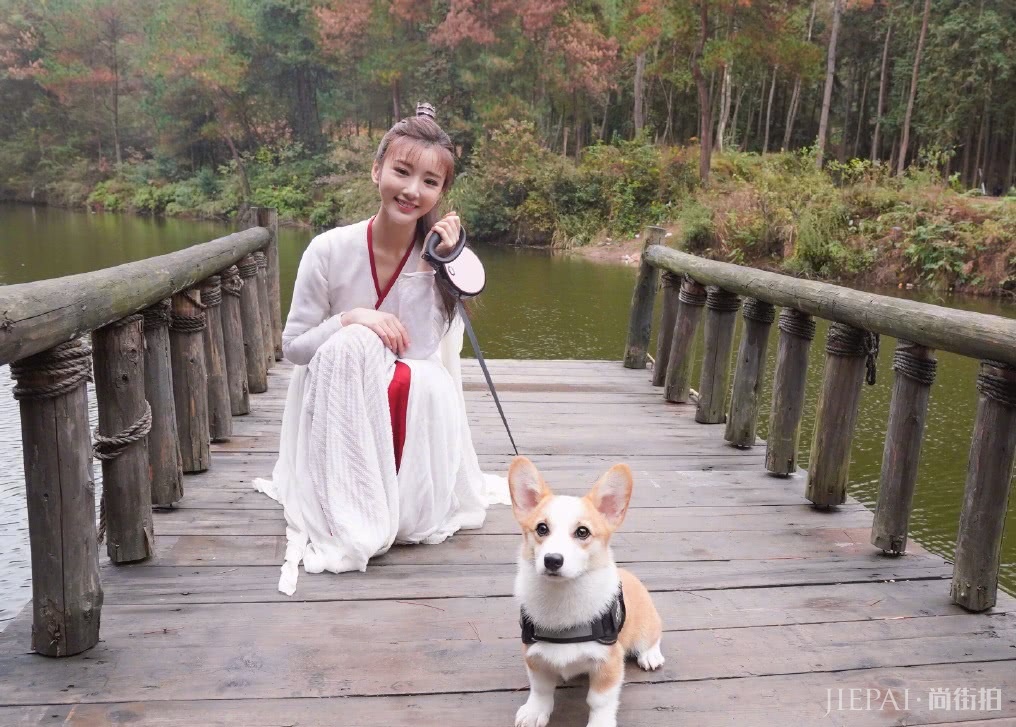 毛晓彤美得像幅画!