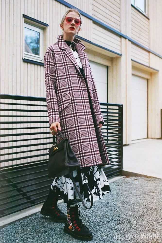 大衣+短靴=入冬最时髦方式！一起来看看本期欧美潮人街拍吧