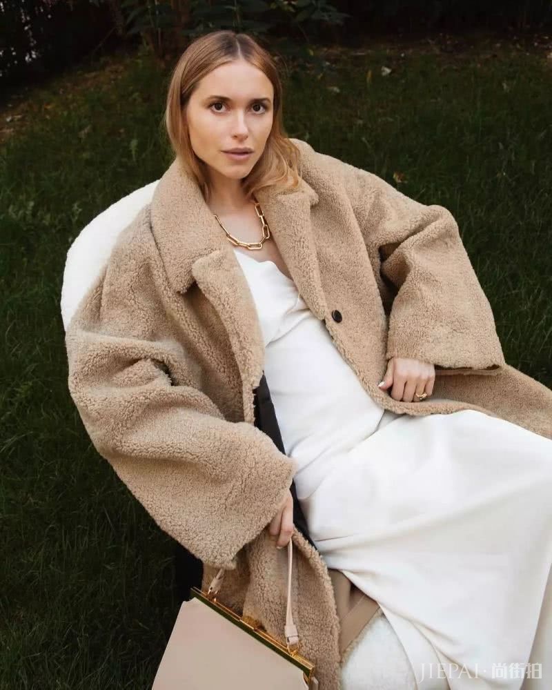 今年超流行的外套，比大衣还好穿！