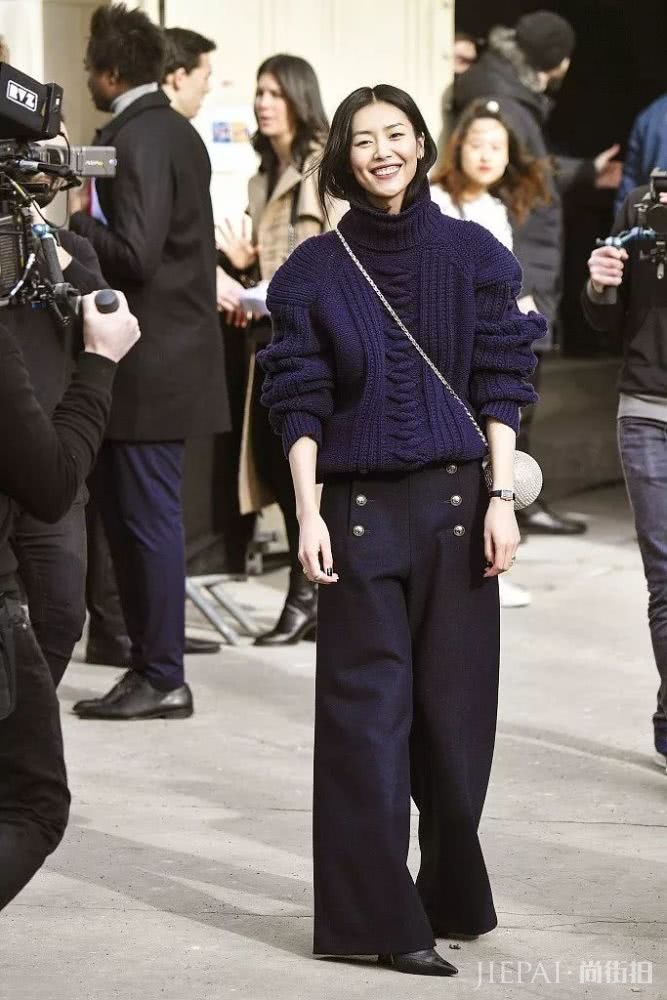 能穿一整个秋冬的针织衫 这么搭最时髦