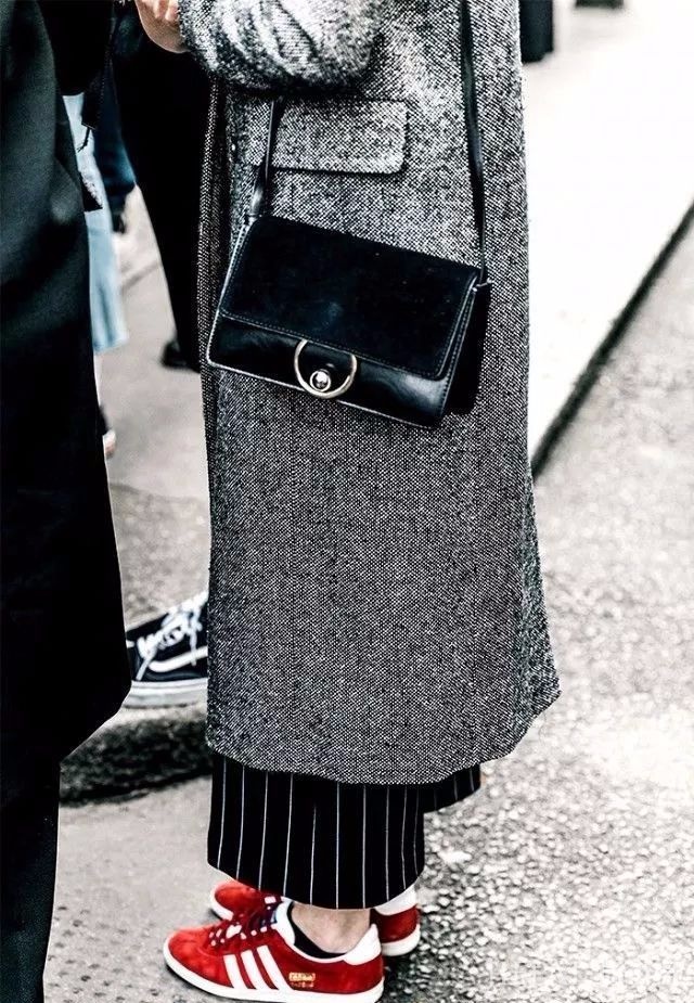 大衣配运动鞋时髦不止一点点!