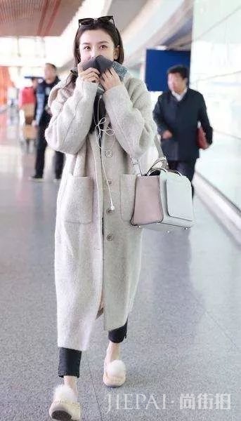 宋祖儿这豹纹上衣显老,网友:年龄不够,穿不出味道!