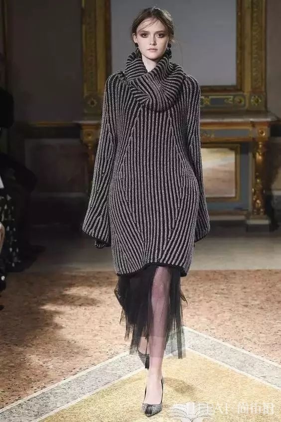 毛衣搭配长裙,打造秋冬优雅时尚!