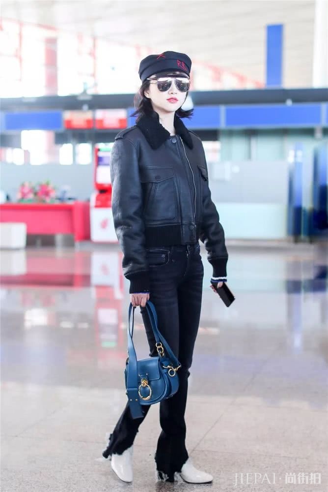 景甜越搭越来越酷！全黑皮衣造型太帅！