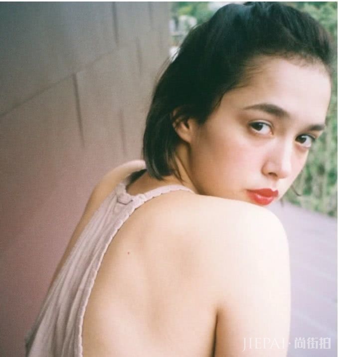 97年混血美少女，有她一半颜值我能横着走