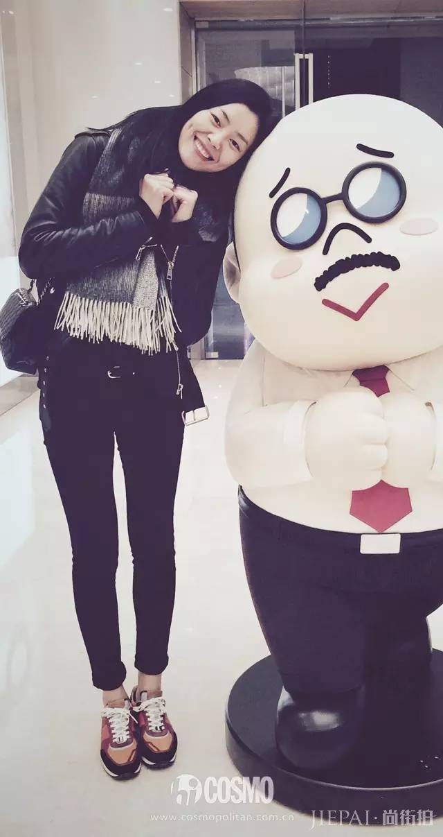 大衣配运动鞋时髦不止一点点!