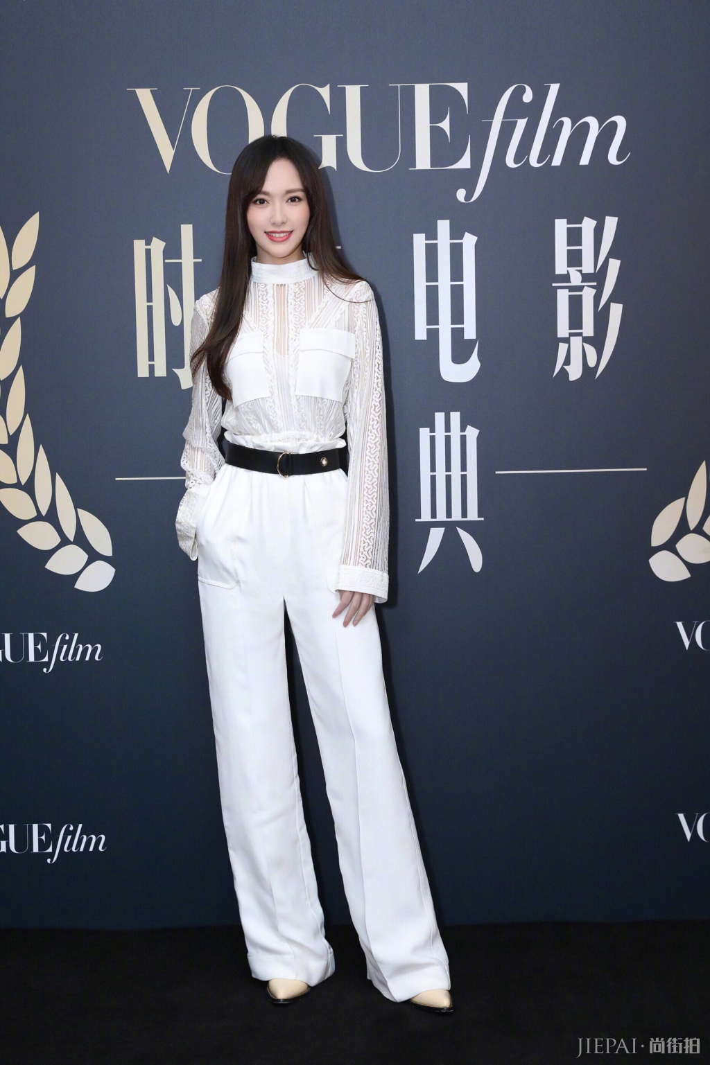 VogueFilm盛典大合影,周迅姚晨抢占C位,唐嫣杨幂气质动人更抢镜!