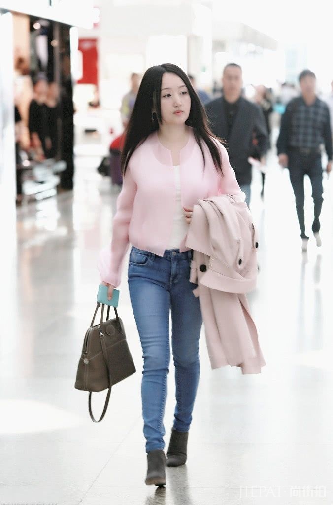 47岁杨钰莹,穿整套牛仔装还原“年代感”可依旧没能扛住岁月!