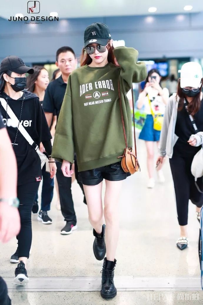 你穿卫衣+短靴=真的时髦炸了!