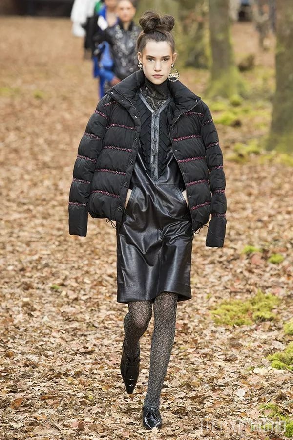 2018冬季羽绒服高调回归，穿对了一点都不老气！