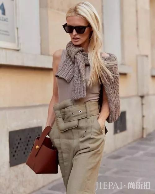 今年流行毛衣“披着穿”，时髦感爆棚！