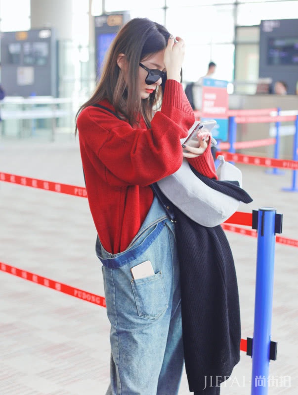 傅菁气质清丽,不管穿什么都很美