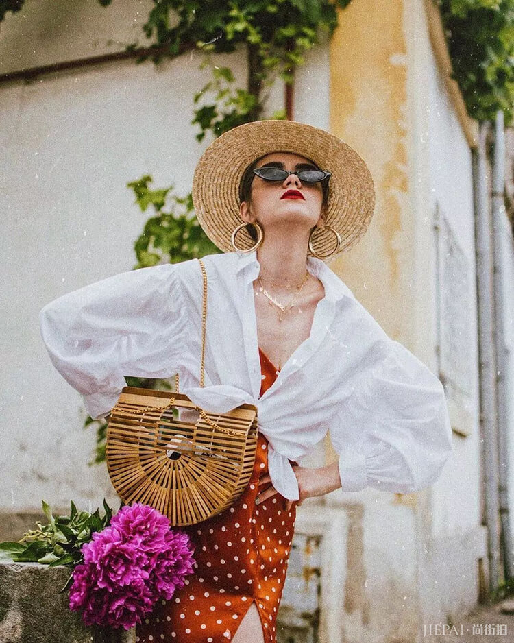 谁说红色显low？这位博主把红色穿成时尚大片，每张街拍都美到窒息！