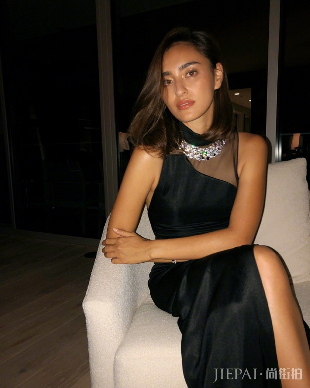 日本名模长谷川润生活美照