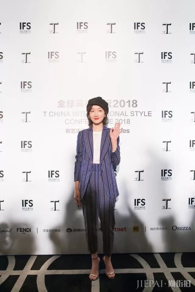 周冬雨最近带过的帽子,够开一家博物馆了