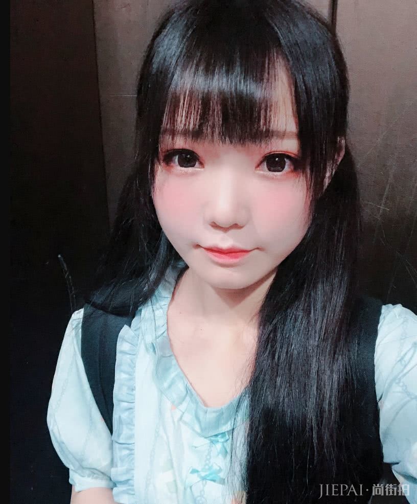 B站爆火的第一舞姬关掉美颜后竟似200斤肥宅