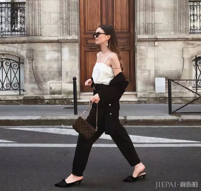 法国女人真的太懂得穿了,小西装都能穿得这么好看,第一眼就心动