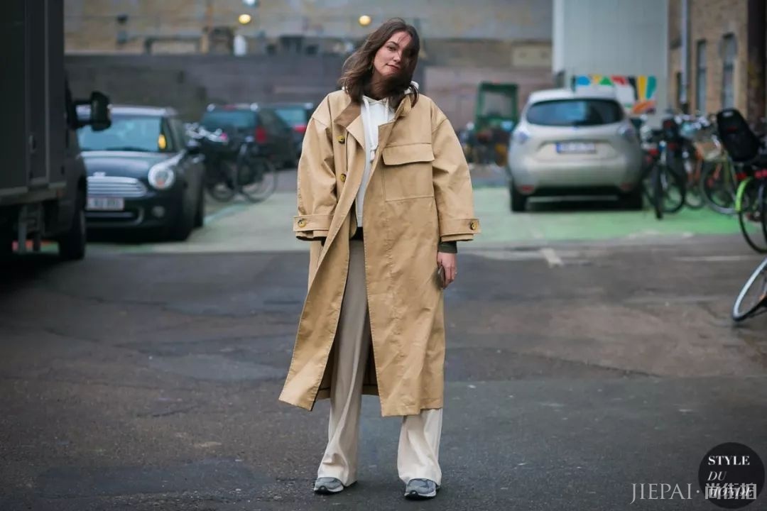 大衣+运动鞋，这样穿才最潮！