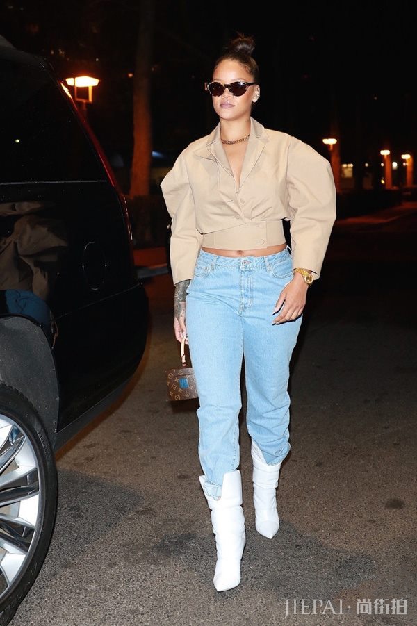 干练帅气的牛仔靴回来了 引领冬日的靴子潮流