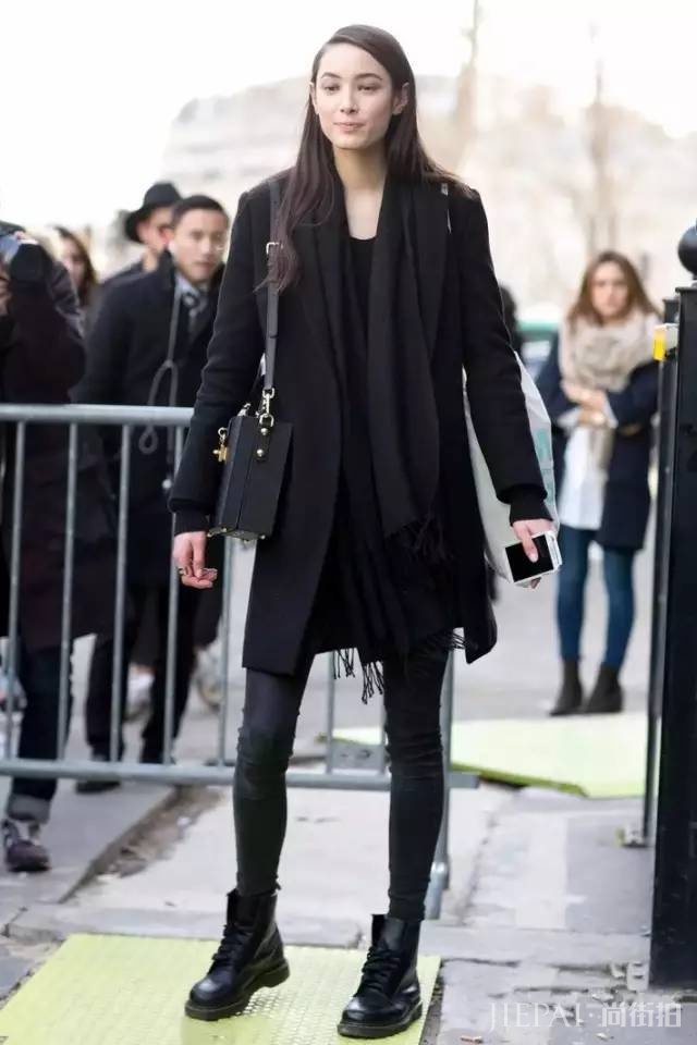 欧美街拍 人人都该拥有一双耐磨耐操、越旧越有feel的马丁靴