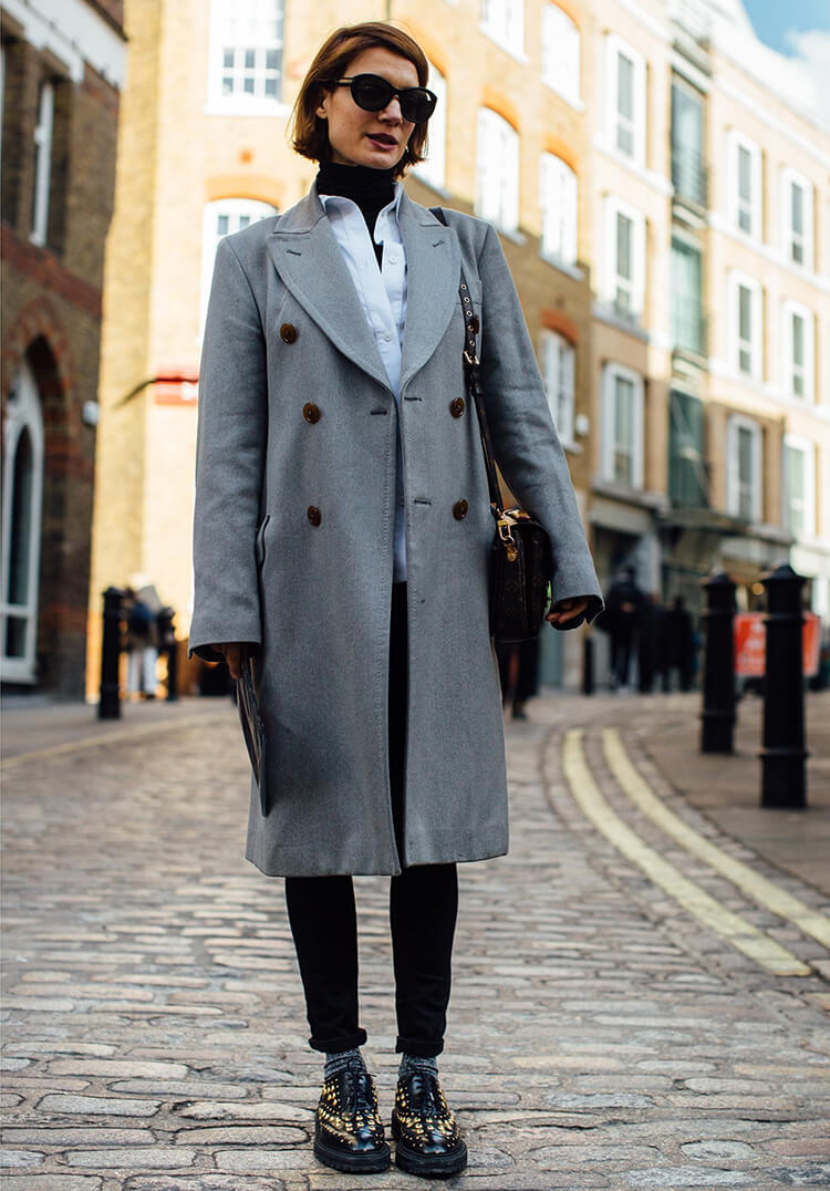 这个冬天时尚百搭灰色大衣必不可少！