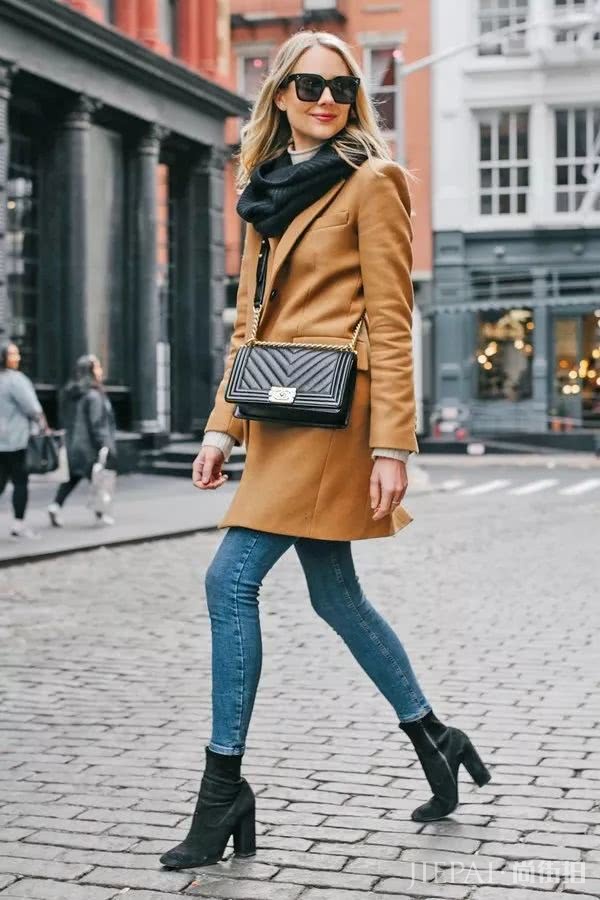 大衣+短靴=入冬最时髦方式！一起来看看本期欧美潮人街拍吧