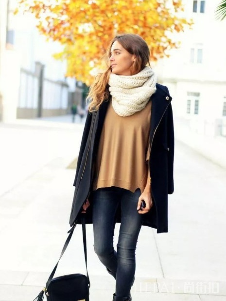 围巾搭配大衣今年流行这样搭，美翻天了