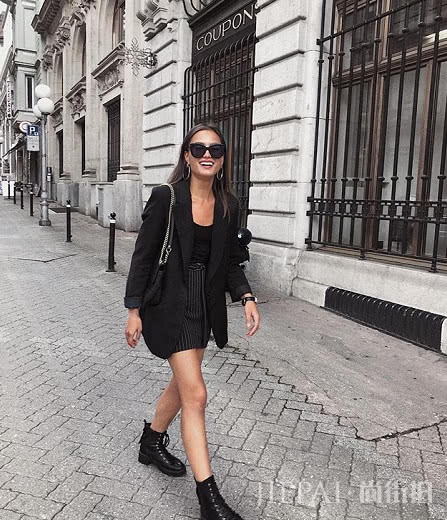 瑞士美女穿衣都很高级感！大号毛衣当裙子穿，气场强大颜值也高