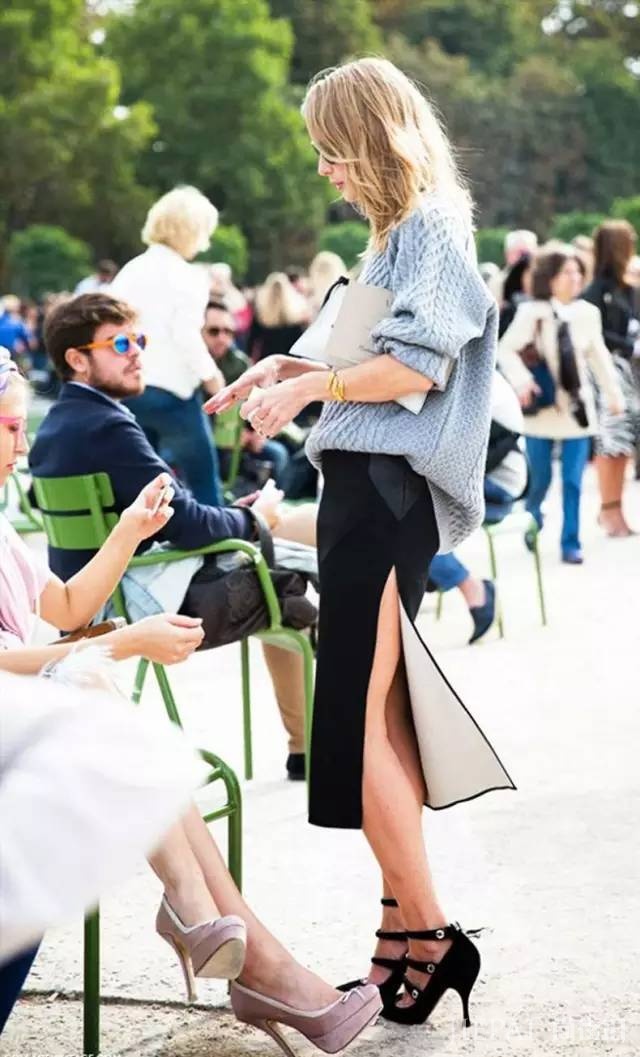 针织衫+半裙，才是秋天最显气质的搭配！