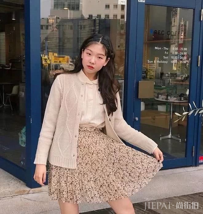 外套+裙子，秋冬这么穿时髦炸了