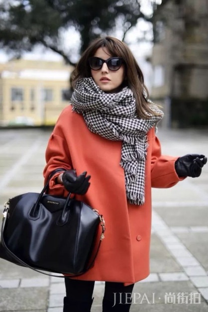 围巾搭配大衣今年流行这样搭，美翻天了
