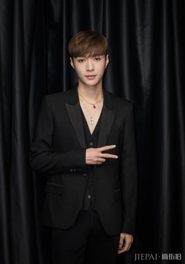 张艺兴造型百变，为新歌打榜火力全开，捕捉一只帅气的小绵羊