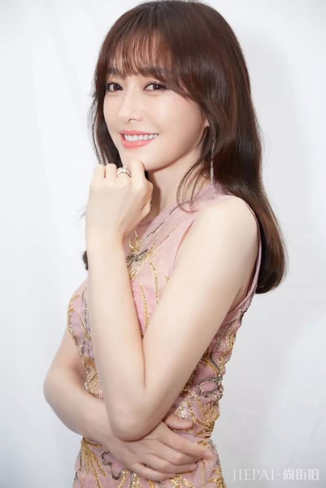 发色决定颜值，今冬选这两种准没错