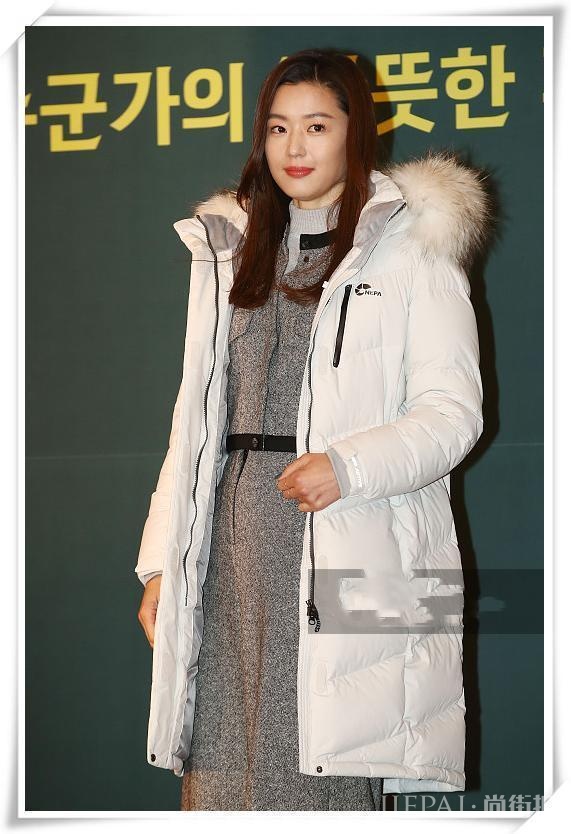 全智贤一件羽绒服穿成东北大妈!