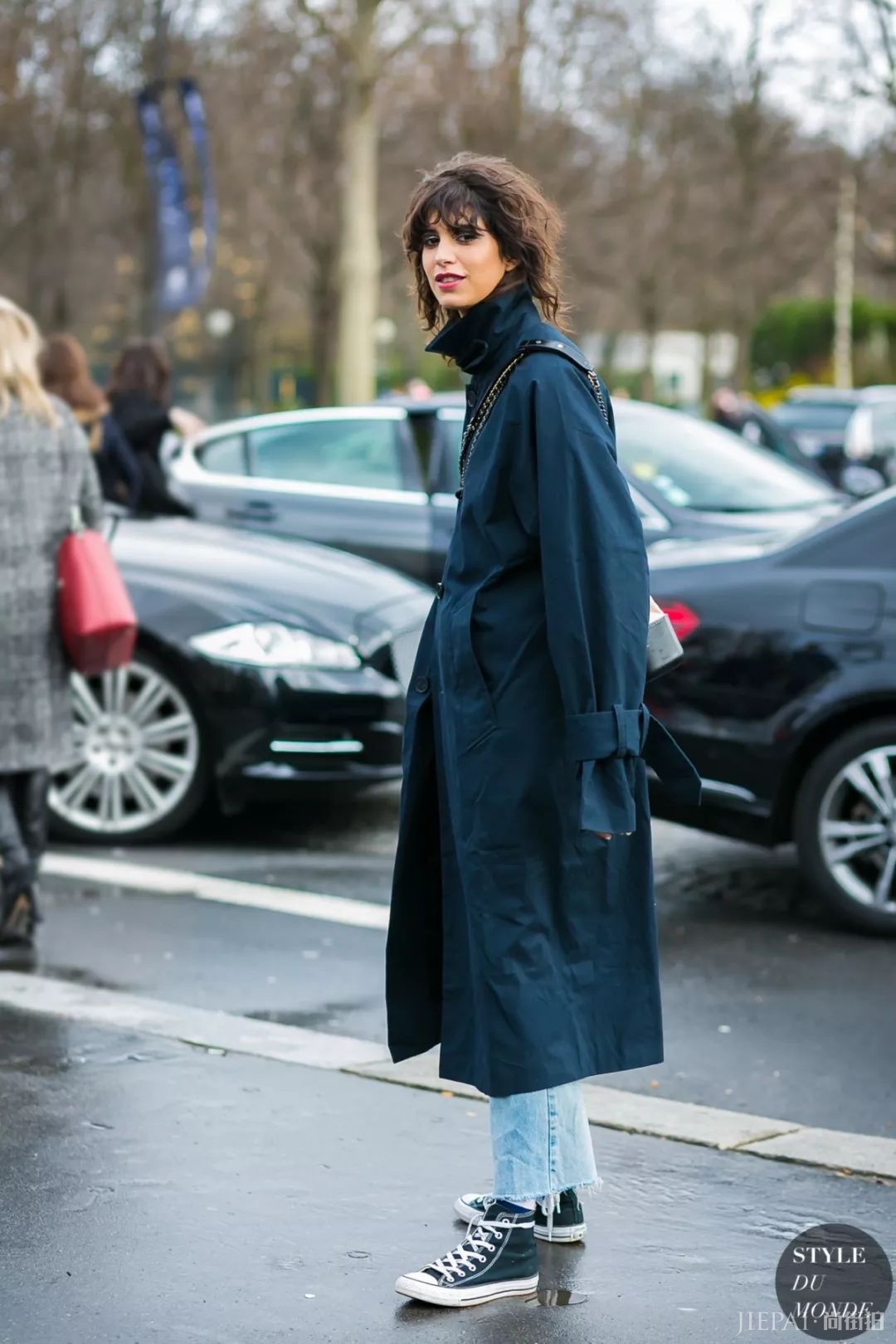 大衣配运动鞋时髦不止一点点!