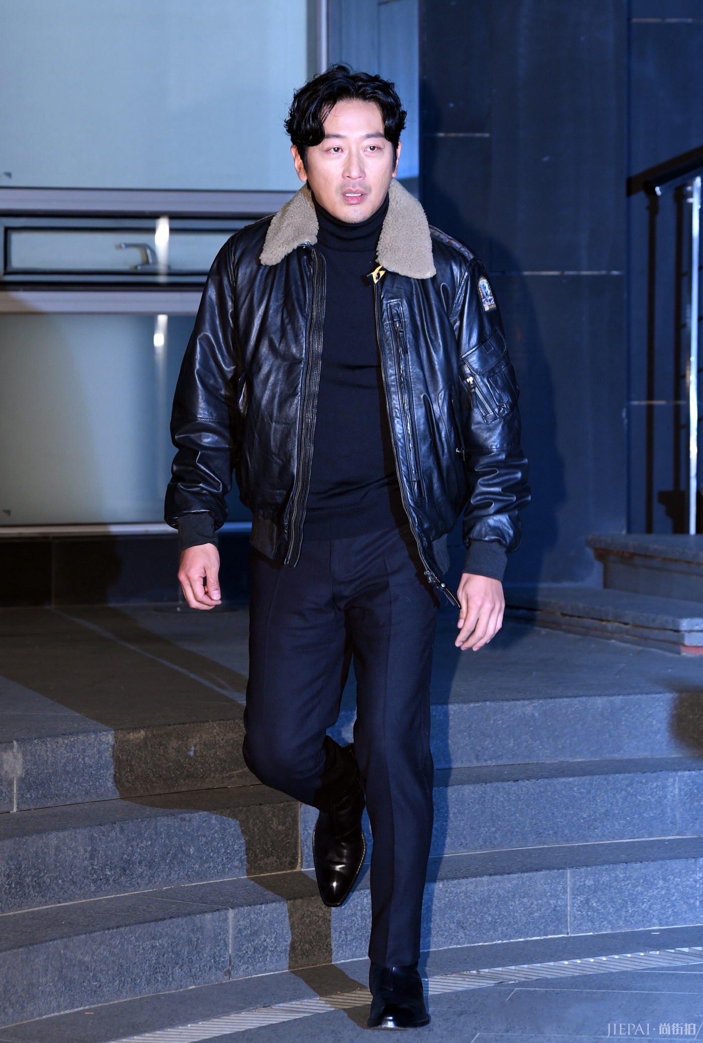 毛衣的冬季穿搭，变身暖男无压力