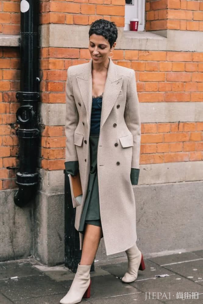 大衣+短靴=入冬最时髦方式！一起来看看本期欧美潮人街拍吧