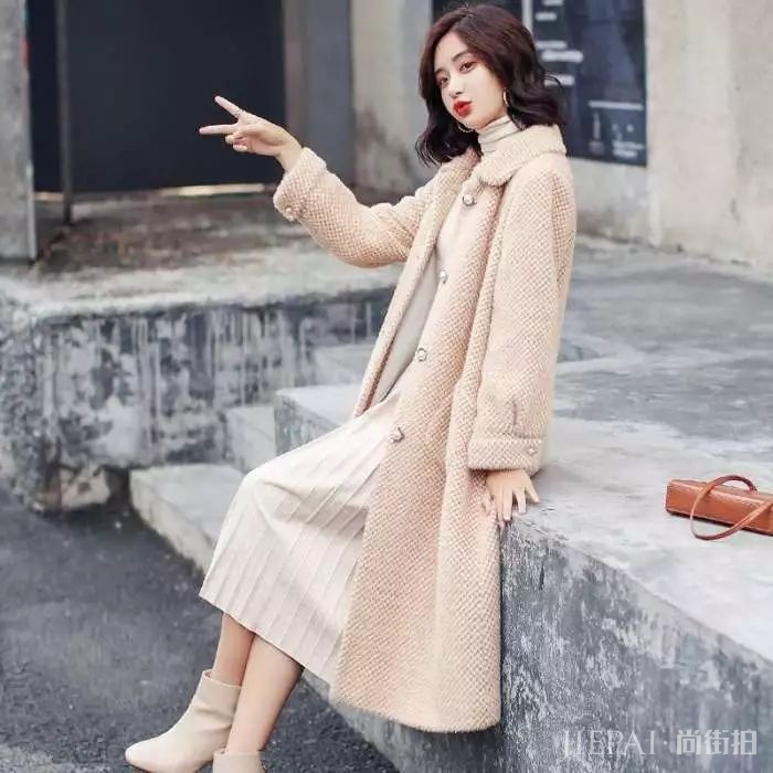 大衣别配黑裤, 太土! 看看聪明女人怎么搭, 个个美的优雅动人