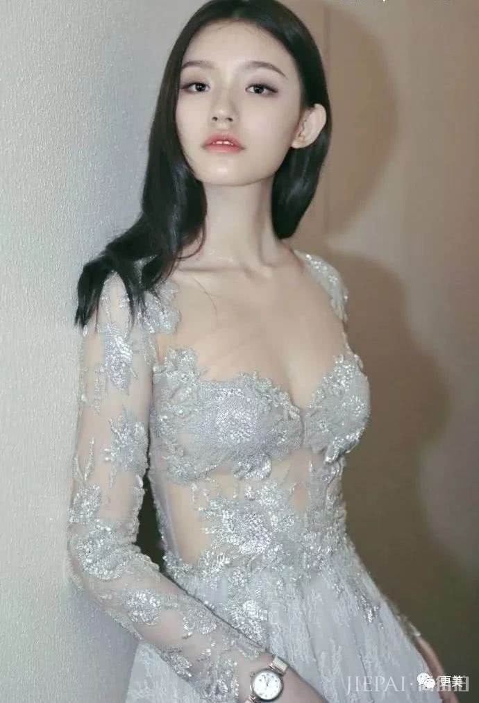 林允出演傻白甜袁湘琴,暴瘦凹陷后灵气全无的她是要毁经典?