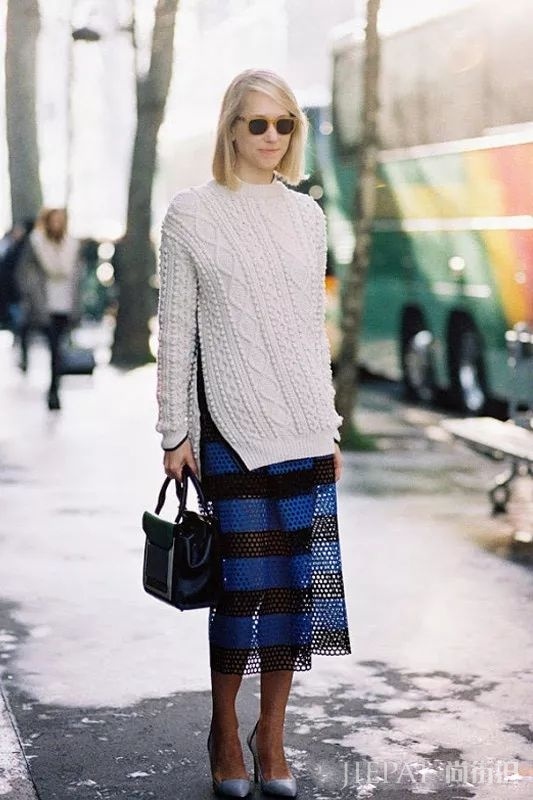 毛衣搭配长裙,打造秋冬优雅时尚!