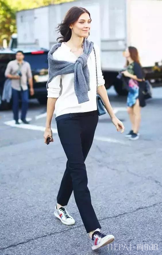 毛衣都穿错了，这样穿，才最时髦！